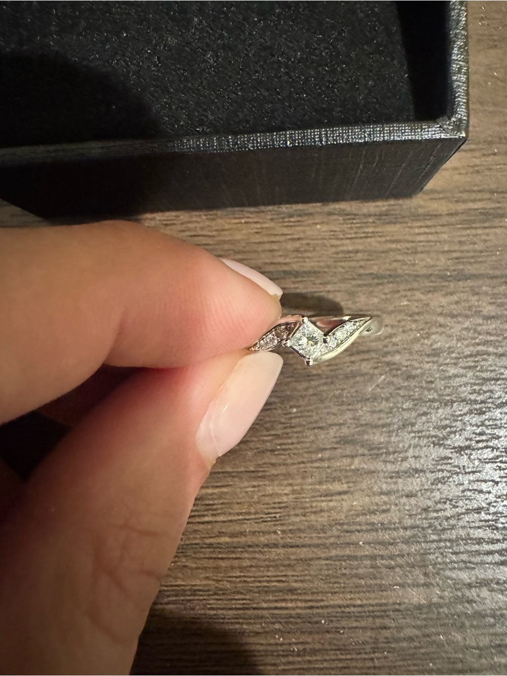 Elegant White Gold Diamond Accent V-Style Women's Ring